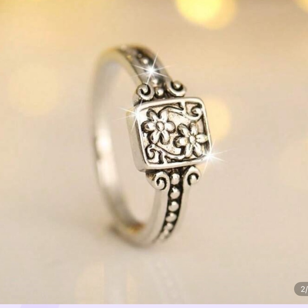 Cute ring - Picture 2 of 5